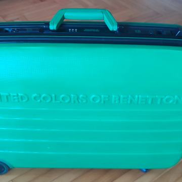 Putni kofer Benetton , otprilike 60x50x20 cm , lijep i kvalitetan