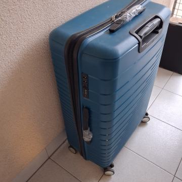 Putni kofer, plavi, na kotačiće, ko nov, locking system