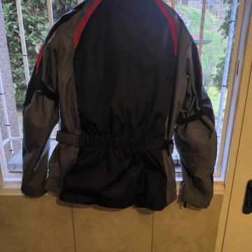 Prodajem motociklističku jaknu