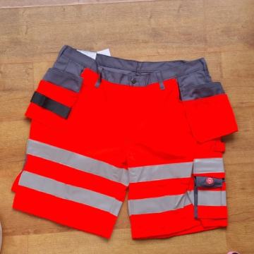 RADNE KRATKE HLACE vel 58