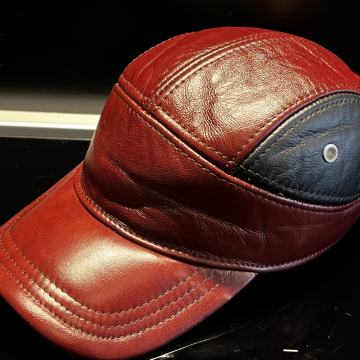 KOŽNA  ŠILTERICA KOMBINACIJA DVIJE BOJE KRAVLJE KOŽE