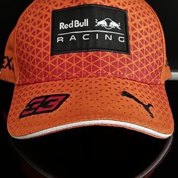 RED BULL/ 33 ŠILTERICA TRKAĆA BEJZBOLSKA KAPA-NARANDŽASTA -VRHUNSKA