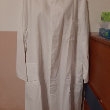 Nova muška bijela radna kuta