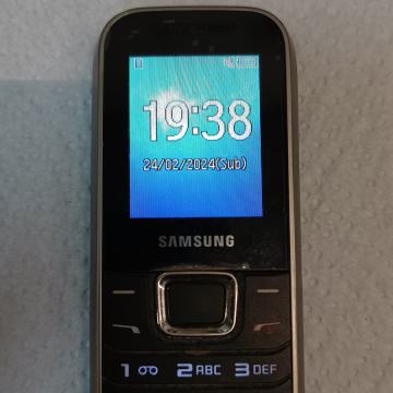 SAMSUNG GT-E1230