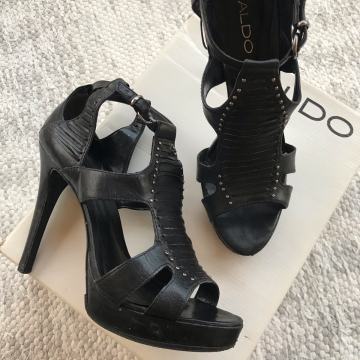 ALDO kožne sandale/ štikle