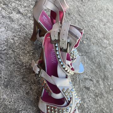 Barbara Šustar koža novo 39