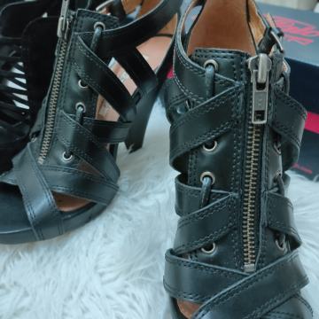 Batta i Buffalo kožne sandale 38