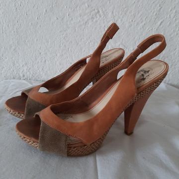 Bež sandale Bata 39