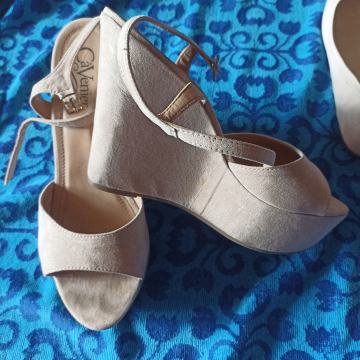 BEŽ SANDALE 40 PUNA PLATFORMA PETA WEDGE CAVENIER