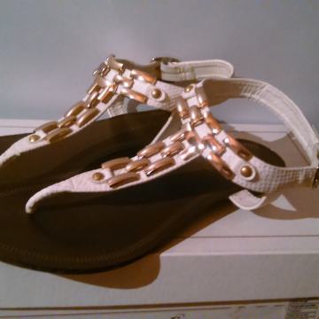 BIJELE LAGANE SANDALE