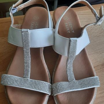 Nove, bijelo- srebrne sandale