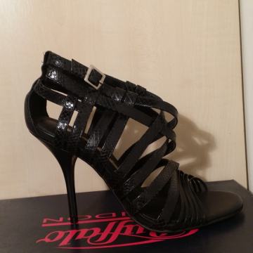 NOVO!! Buffalo crne sandale