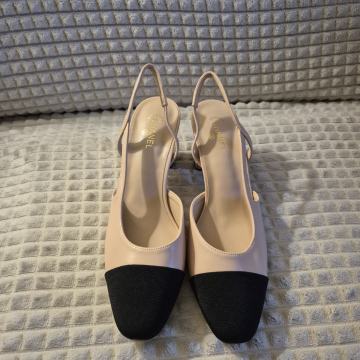 NOVO Chanel sandale bež/crne