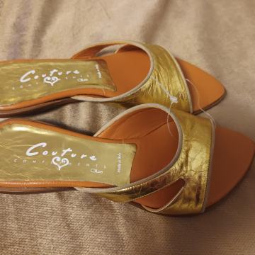 Zlatne, kožne, COUTURE natikače, br 36, NOVO