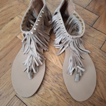 Crne i bež sandale 38