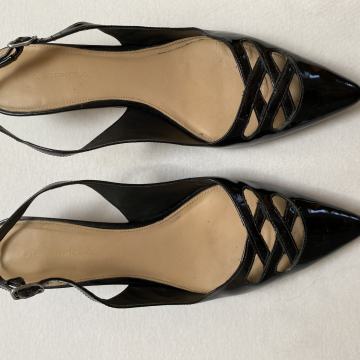 Crne kožne lakirane sandale br 38