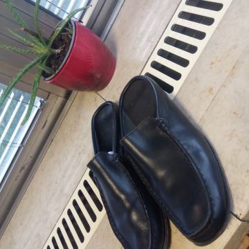 CRNE KOŽNE NATIKAČE