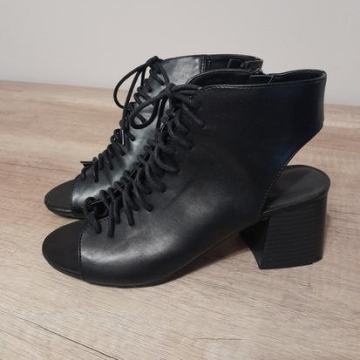 Crne, kožne sandale,  37