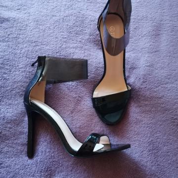 Crne lakirane sandale Tulipano