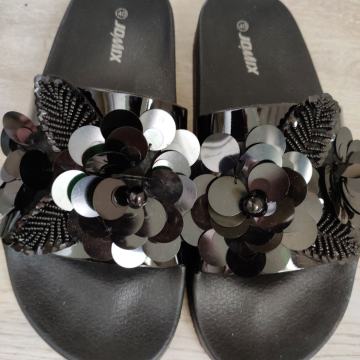 Crne natikače vel. 40