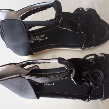 CRNE SANDALE  BR.36 - NOVO S ETIKETOM