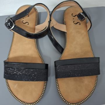 CRNE SANDALE BR. 37 - NOVO