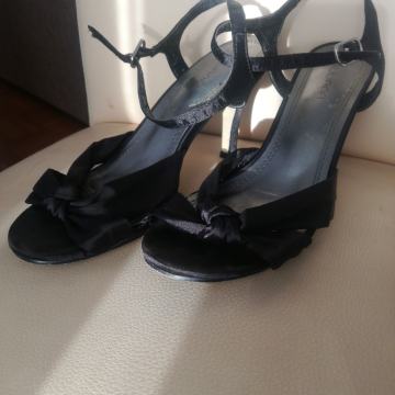 Crne saten štikle (37)