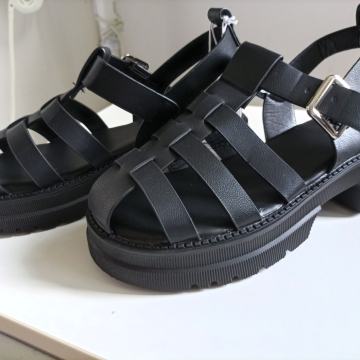 NOVE CRNE UDOBNE SANDALE 41