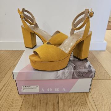 Deichmann Rita Ora sandale na blok petu, boja senfa - tamno žuta