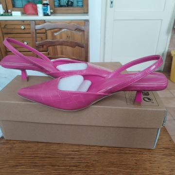 RASPRODAJA - ELEGANTNE SANDALE - NOVO - 36