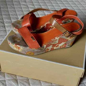 Esprit sandale br. 38.