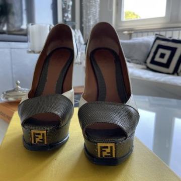 Fendi cipele / sandale