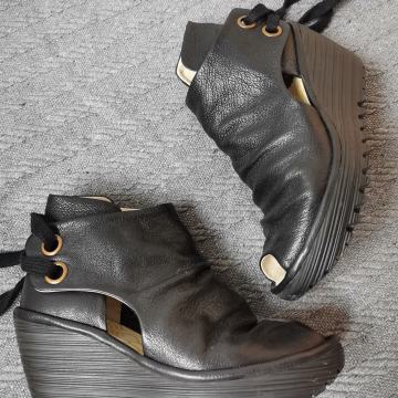 Fly London crne sandale, POSEBNA PONUDA (za kupnju 2 i 3 para)