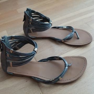 GUESS kozne sandale br 38