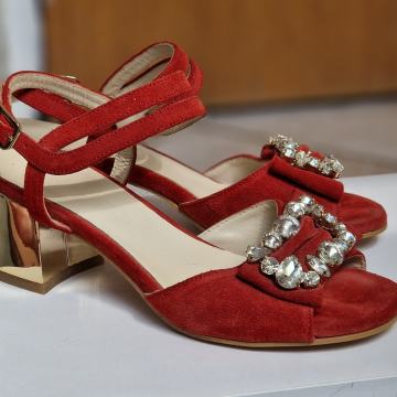 Nove Guliver crvene sandale 37