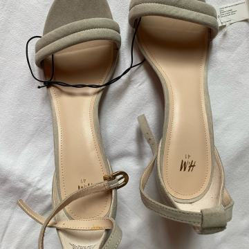 H&M sive sandale na petu 41