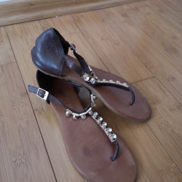 Inuovo kožne sandale