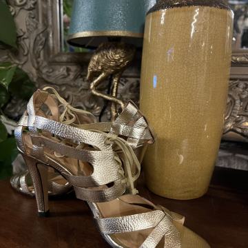 Isabel Licardi Ženske cipele s potpeticom zlatne boje, prava koža