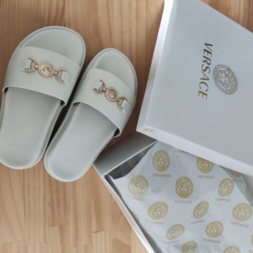 Cipele Japanke, sandale Versace, prirodna koža