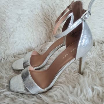KAO NOVE New Look sandale br.40