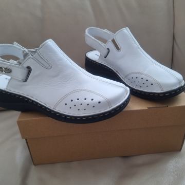 Kopitarna kozne sandale br 38