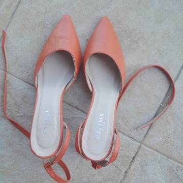 Nove kožne  cipele/ sandale