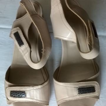 KOŽNE KREM SANDALE - VEL.38