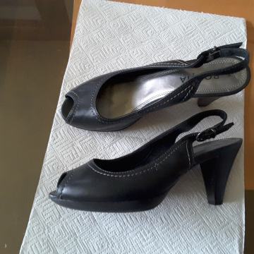 Nove, kožne sandale, 38