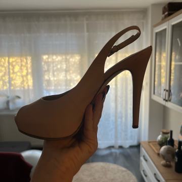 Kožne sandale/cipele Guess sa potpeticom