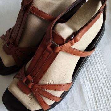 Nove kožne sandale Ecco 39