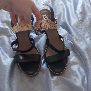 Nove kožne sandale na petu