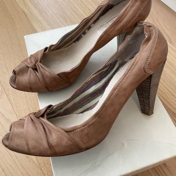 Kožne sandale ve 39