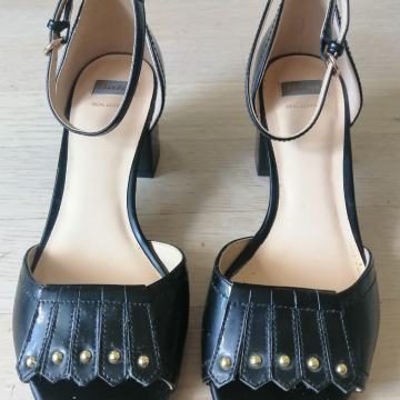 Lakirane kožne sandale