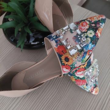 LAZZARINI - SANDALA VEL. 39 / CVJETNI UZORAK